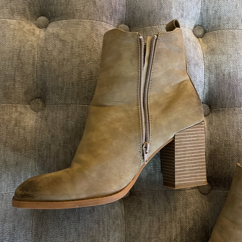 booties - Picture 2 of 3